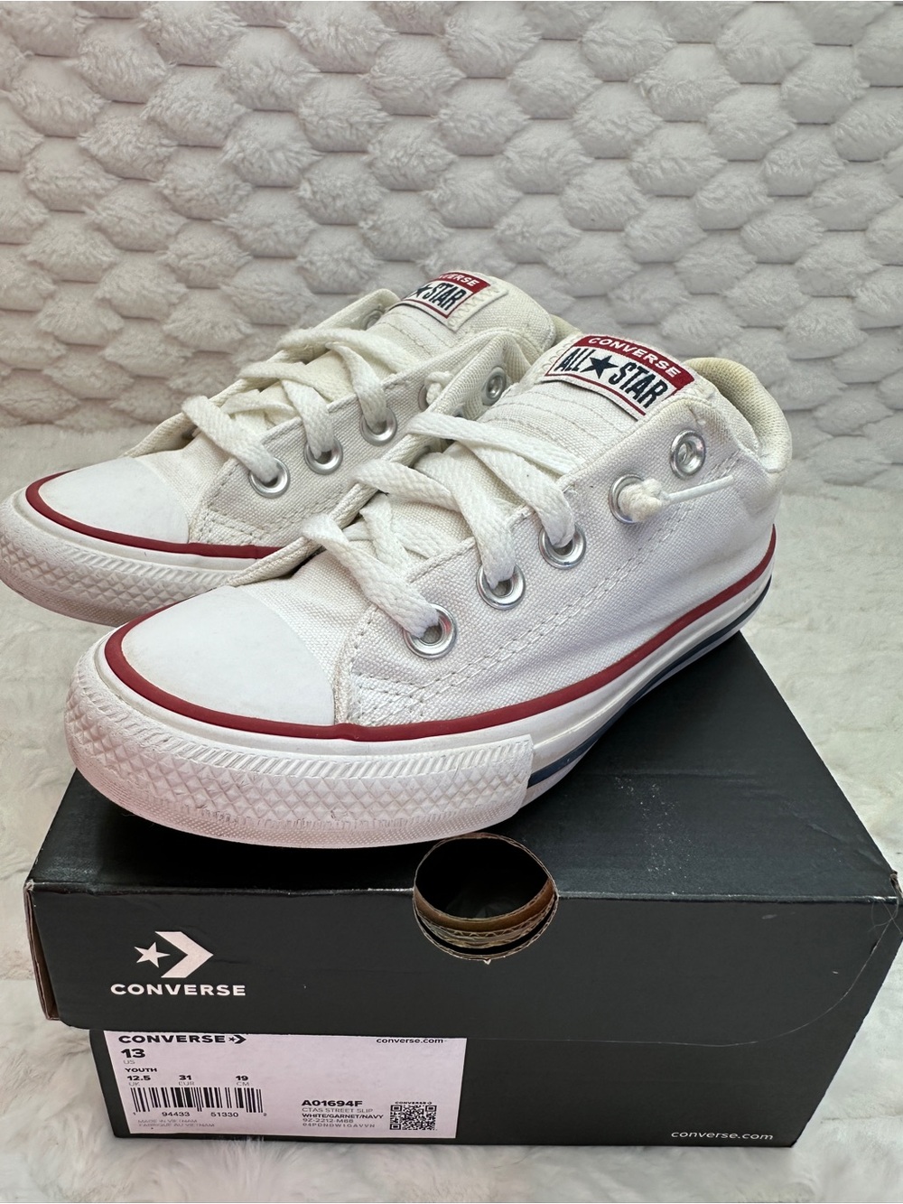 Converse Low Top Sneakers (Slip On) Size 13